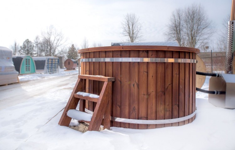 Hot tub with polypropylene inside