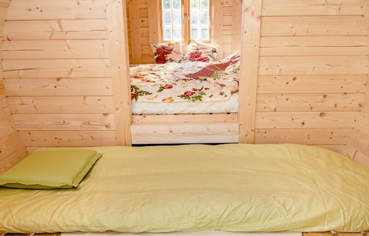 Sleeping Barrel Ø2.2 x 3.3 With Furniture
